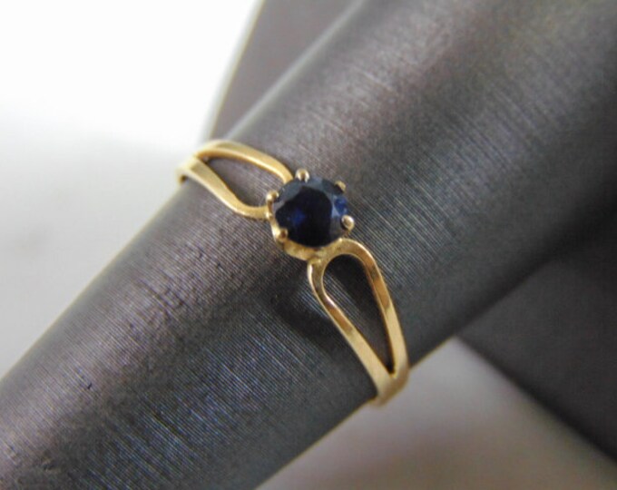 Womens Vintage Estate 14K Yellow Gold Blue Spinel Ring 1.1g E4112