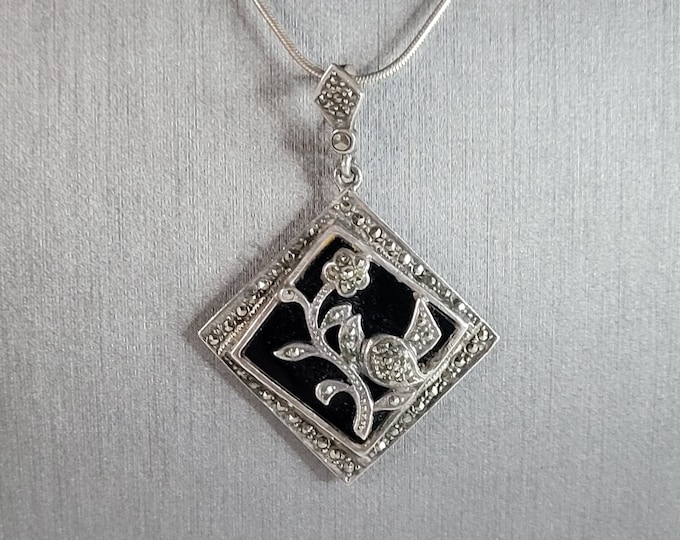 Womens Vintage Estate Sterling Silver Necklace w/ Floral Pendant 14.1g E6164