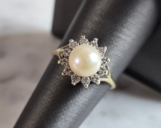 Womens Vintage Estate 14K Gold Ring w/ Pearl & Diamonds 4.0g E7109