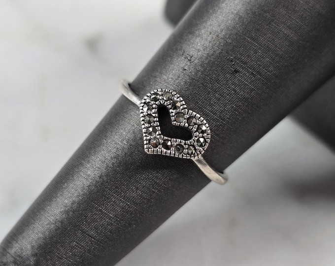 Womens Vintage Estate Sterling Silver Heart Ring 1.1g E7018