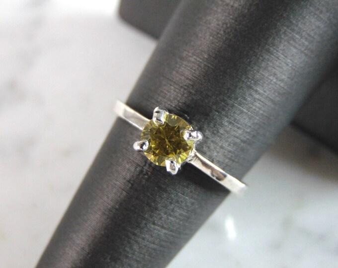 Womens Sterling Silver Ring w/ Golden Beryl Colored Stone 2.6g E5794