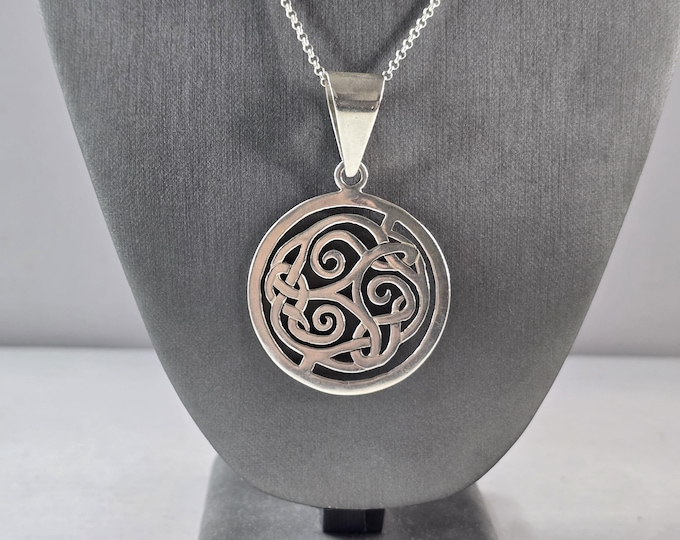 Womens Vintage Sterling Silver Celtic Knot SILPADA  Pendant Necklace 27.9g E4166