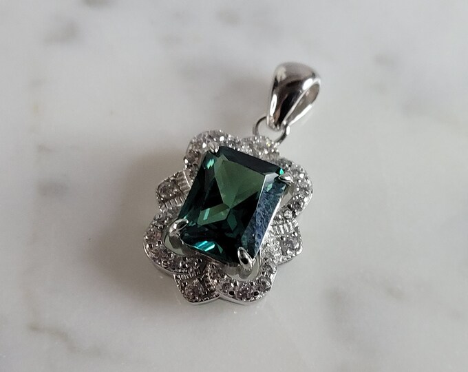 Womens Estate Sterling Silver Modernist CZ Pendant 2.7g E6785