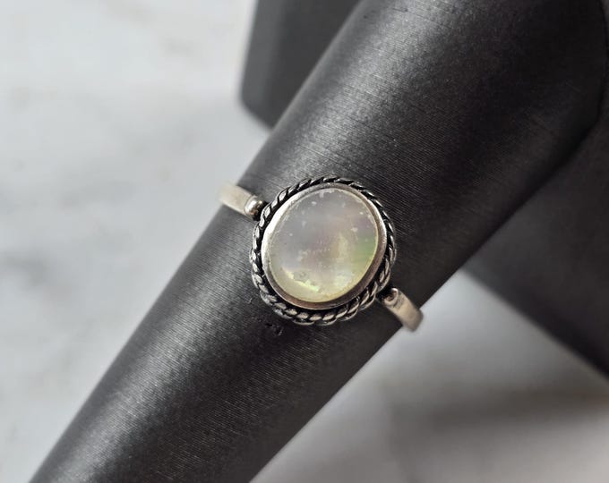 Womens Vintage Estate Sterling Silver MOP Ring 2.5g E3237