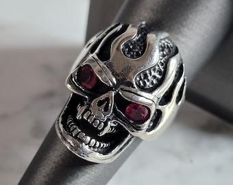 Mens Sterling Silver Ruby Eyed Goth Biker Skull Ring 13.8g E6981