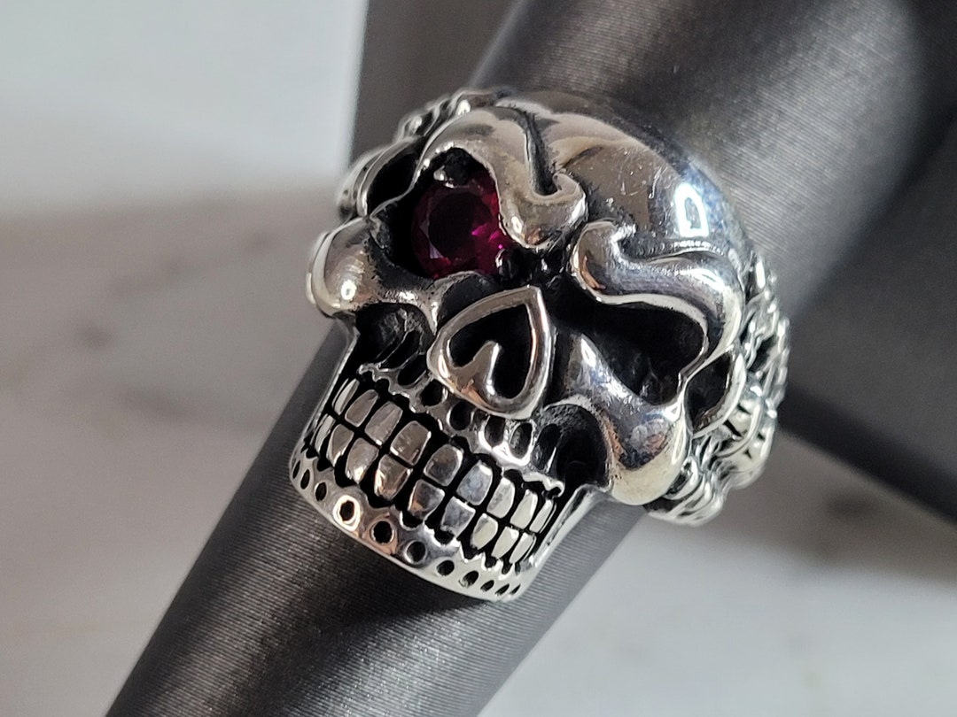 Anello Teschio Ovale In Argento Sterling 925 Con Occhi Rubino - MJG - Peso 29g - Taglia 10 - Unisex