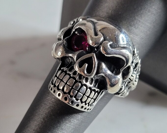 Mens Sterling Silver Ruby Eyed Skull Ring 12.9g E6956
