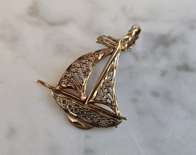 Womens Vintage Estate 14K Gold Michael Anthony Sailboat Charm Pendant 2.8g E7531
