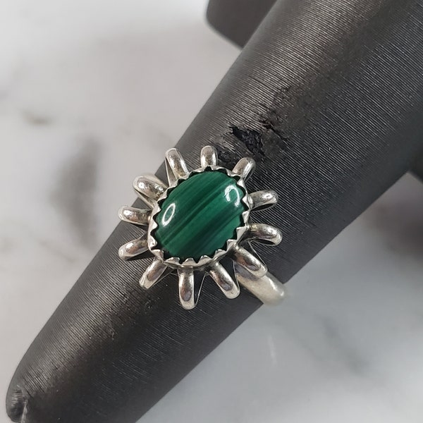 Womens Vintage Estate Sterling Silver Southwestern Nezzie Malachite Ring 3.1g E6598