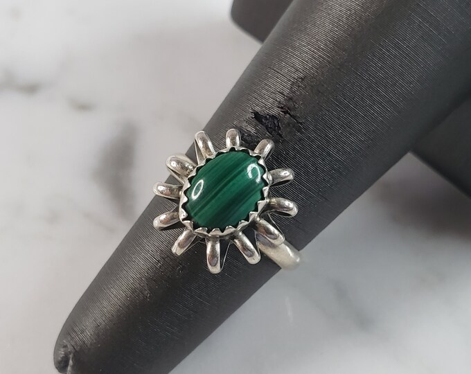 Womens Vintage Estate Sterling Silver Southwestern Nezzie Malachite Ring 3.1g E6598