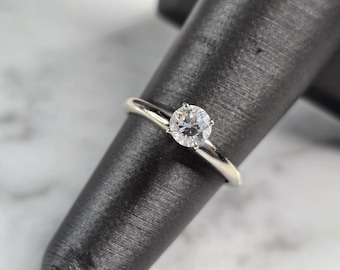 Womens Vintage Estate 14K White Gold Diamond Engagement Ring, 2.4g E7739