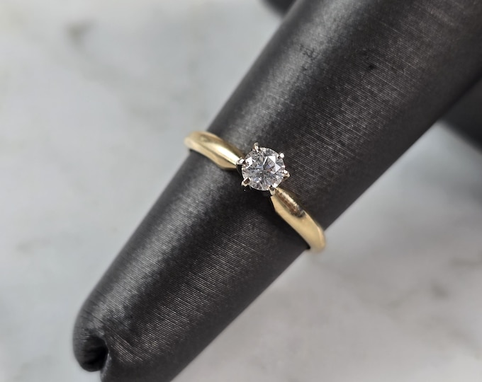 Womens 14K Yellow Gold Solitaire Diamond Engagement Ring, 1.7g E983