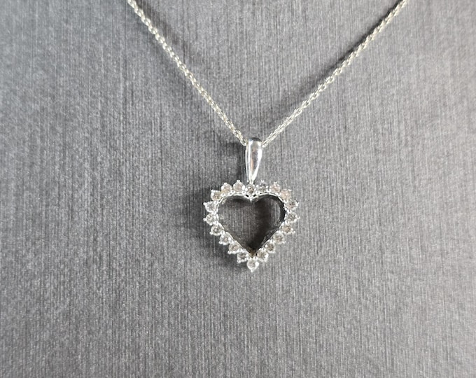 Womens Vintage Estate 10k White Gold Diamond Heart Pendant Necklace 1.9g  E1623