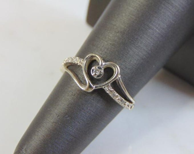 Womens Vintage Estate 10K White Gold Diamond Heart Ring 2.0g E3257