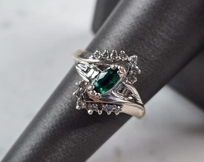 Womens Vintage Estate 10K White Gold Emerald & Diamond Ring 3.3g E7410