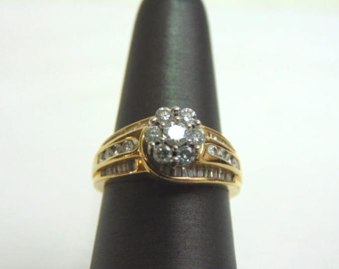 Lovely Women's Vintage Estate 14K Yellow Gold Diamond Cluster Ring 7.1g E3561