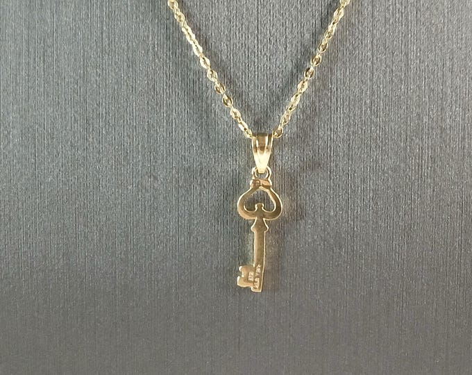 Womens Sterling Silver Gold Tone Key to My Heart Pendant Necklace 2.1g E3496