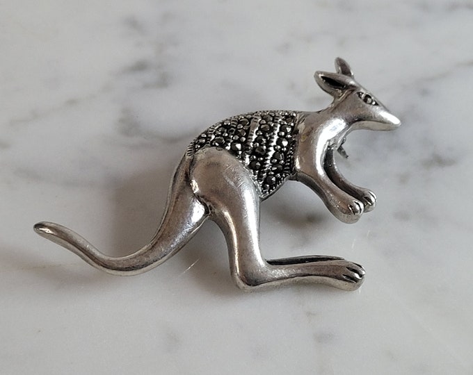 Womens Vintage Estate .925 Sterling Silver Kangaroo Brooch 11.3g E3740