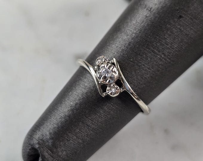 Womens Vintage Estate 10K White Gold Diamond Ring 1.2g E7056