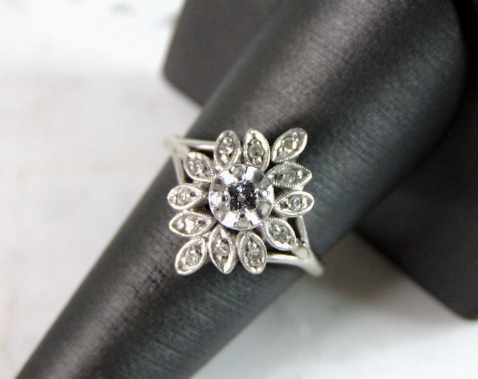 Womens Vintage Estate 14K White Gold Diamond Ring, 5.3g E2985