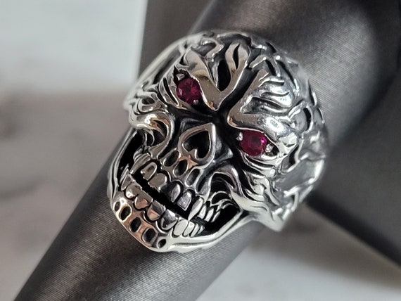 Mens Sterling Silver Ruby Eyed Skull Ring E6937