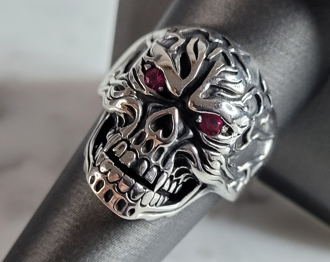 Mens Sterling Silver Ruby Eyed Skull Ring 11.0g E6937