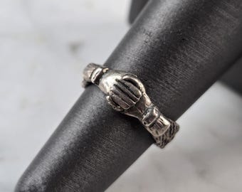 Womens Vintage Sterling Silver Holding Hands Friendship Ring 2.6g #E4130