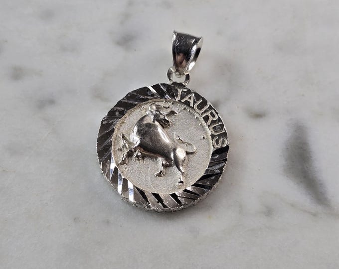 Womens Vintage Estate Sterling Silver Zodiac Taurus Pendant 3.5g E5696