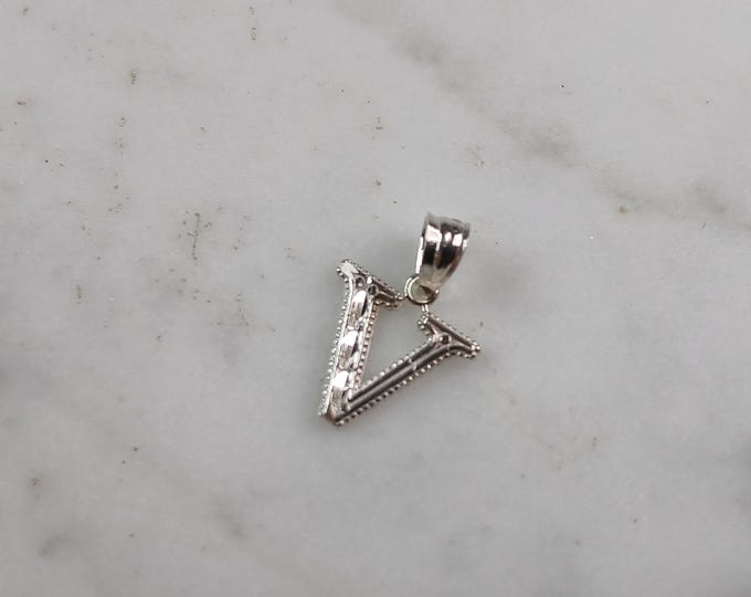 Womens Sterling Silver Initial Letter " V " Pendant 0.3g E6088