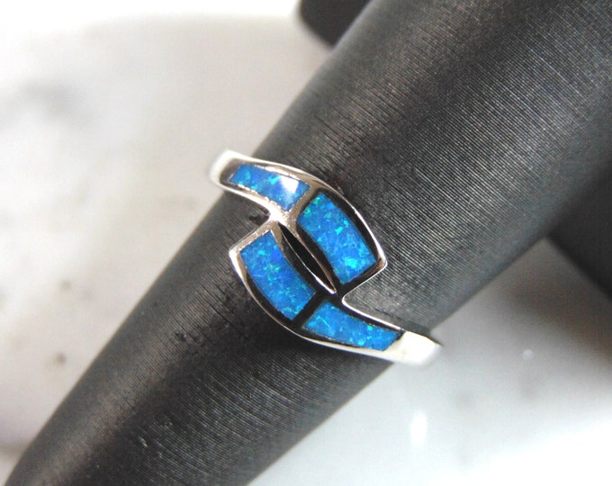 Womens Sterling Silver Modernist Opal Ring 3.0g E2021