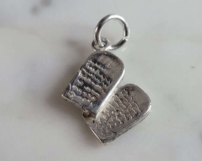 Sterling Silver Jewish Catholic Religious Ten Commandments Pendant 2.6g E7076