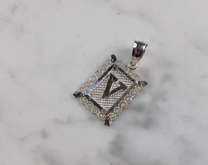 Womens Sterling Silver Initial Letter " V " Pendant 1.0g E4857