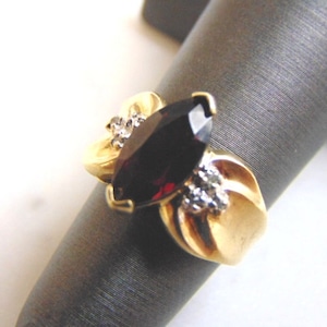 Womens Vintage Estate 10K Gold Garnet & Diamond Ring, 3.6g E3580