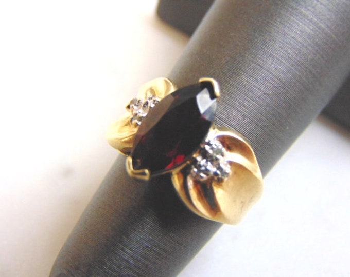 Womens Vintage Estate 10K Gold Garnet & Diamond Ring, 3.6g E3580