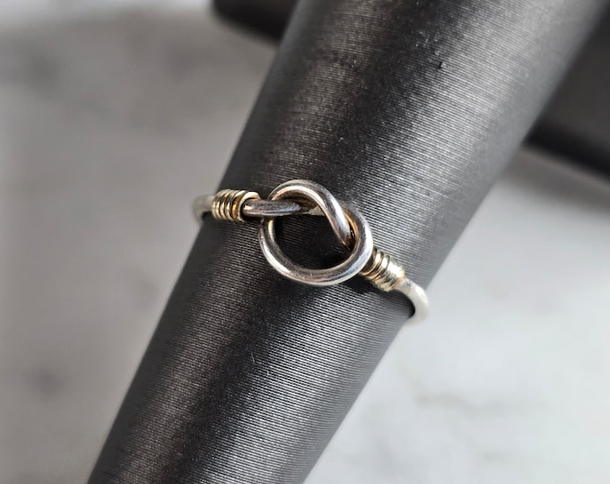 Womens Vintage Estate Sterling Silver Lovers Knot Ring 1.0g E7495
