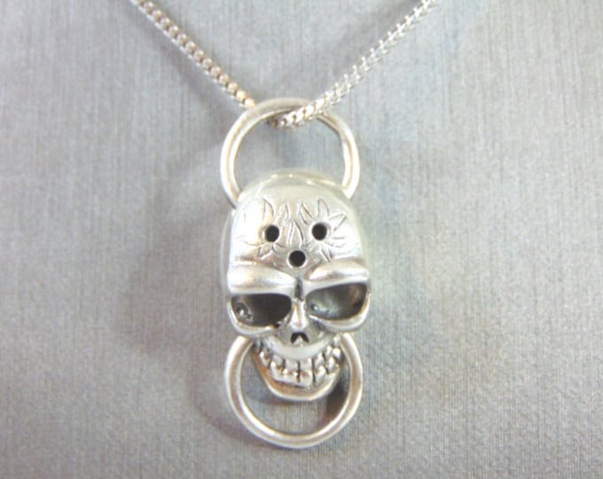 Vintage Estate .925 Sterling Silver Gothic Skull Pendant w/ Necklace 21.2g E909