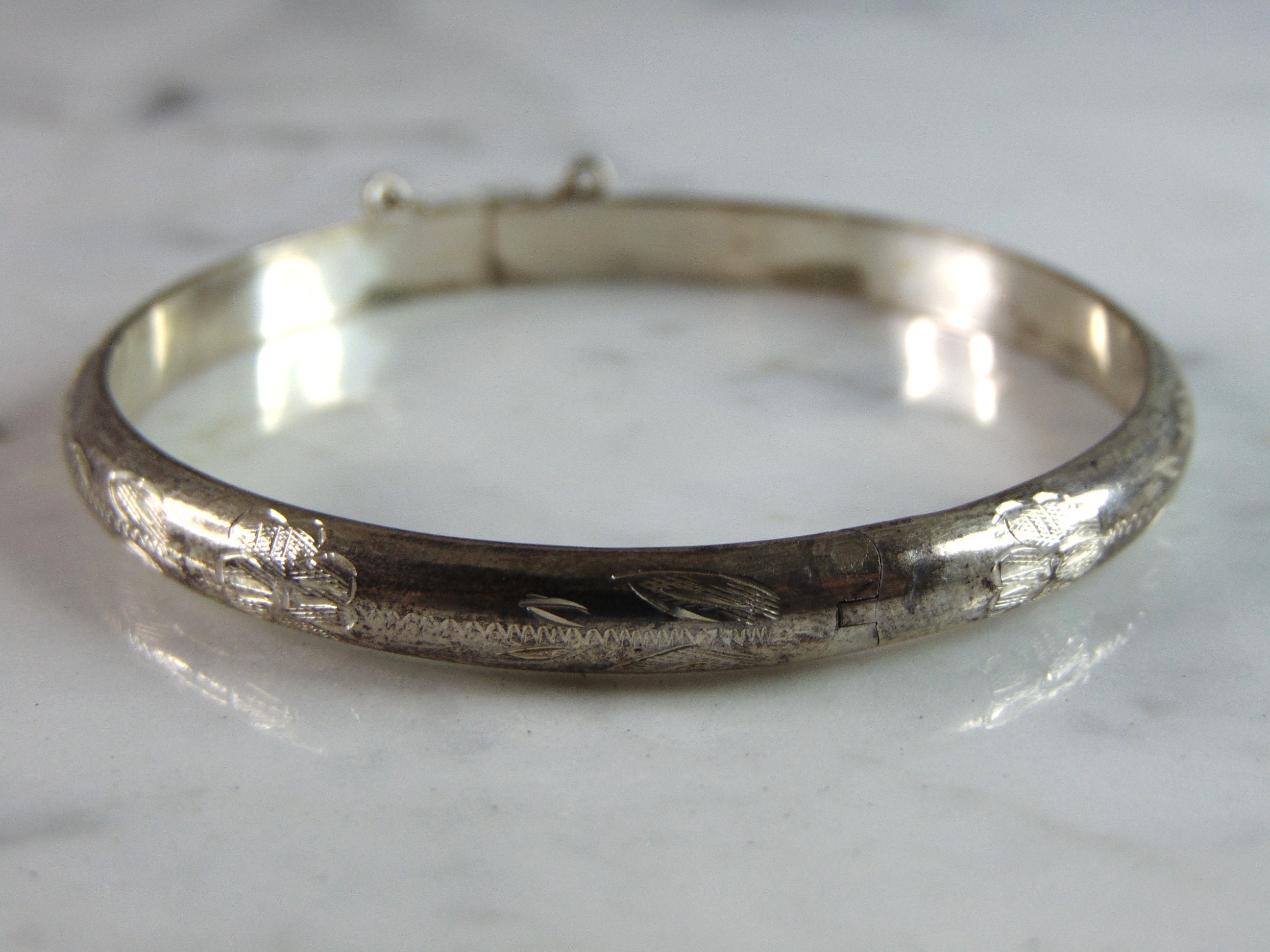 Womens Vintage Estate Sterling Silver Etched Bangle Bracelet 8.1g