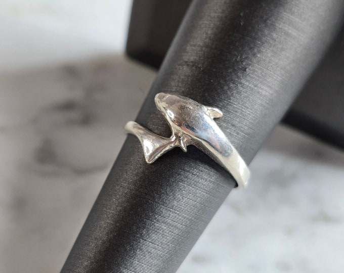 Womens Vintage Estate Sterling Silver Dolphin Ring 2.5g E7780
