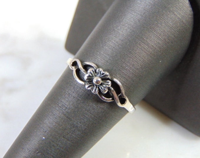 Womens Vintage Estate Sterling Silver Flower Ring 1.4g E5130