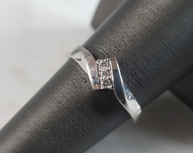 Womens Vintage Estate 10K White Gold Ring Diamond Ring, 1.7g, E1225
