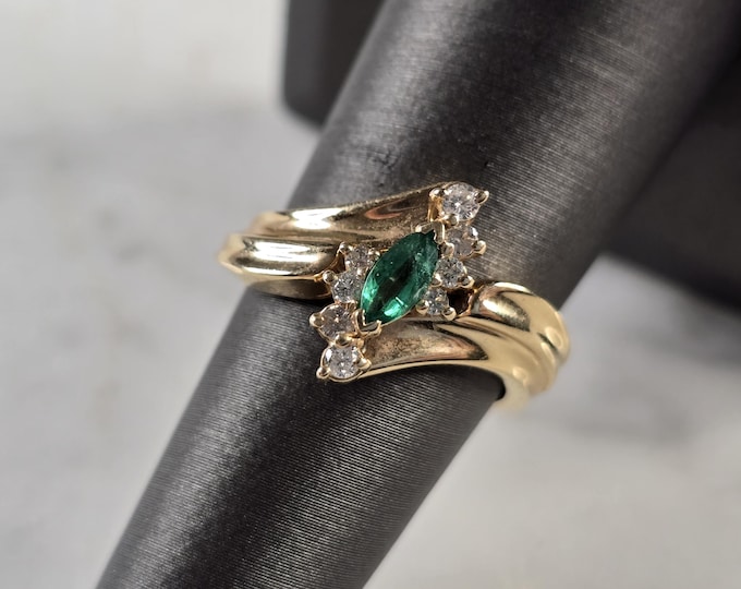 Womens Vintage Estate 14K Yellow Gold Emerald & Diamond Ring 5.0g #E4785