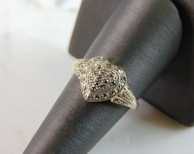 Womens Vintage Estate Sterling Silver Heart Ring 4.1g E2300