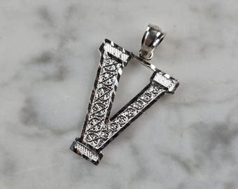 Womens Sterling Silver Initial Letter " V " Pendant 1.2g E7319