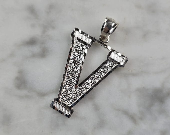 Womens Sterling Silver Initial Letter " V " Pendant 1.2g E7319