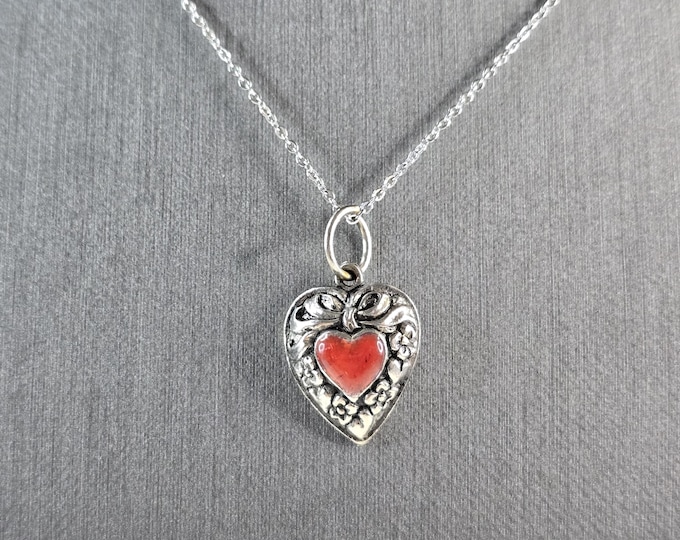 Womens Vintage Estate Sterling Silver Enamel Heart Pendant Necklace 4.3g E1439