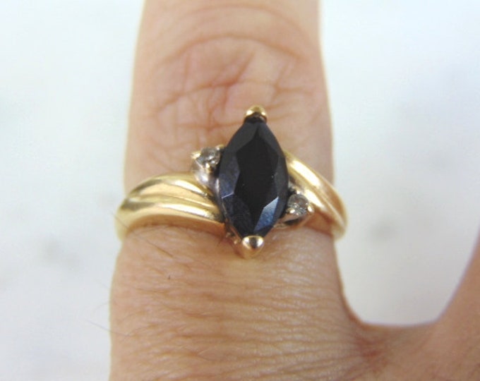 Womens Vintage Estate 14K Yellow Gold Onyx ? Diamond Ring 2.4g E1739