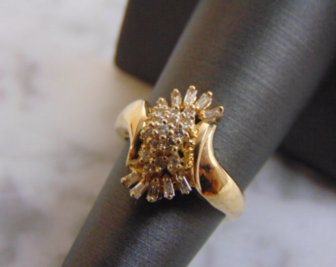 Womens Vintage Estate 14K Yellow Gold Diamond Cluster Ring 5.0g #E947