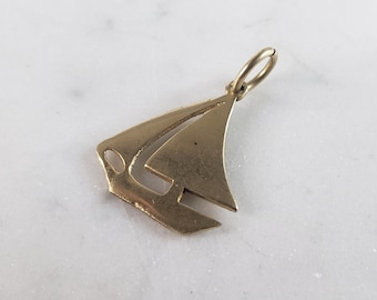 Womens Vintage Estate 14K Gold Sailboat Charm Pendant, 1.4g E2902