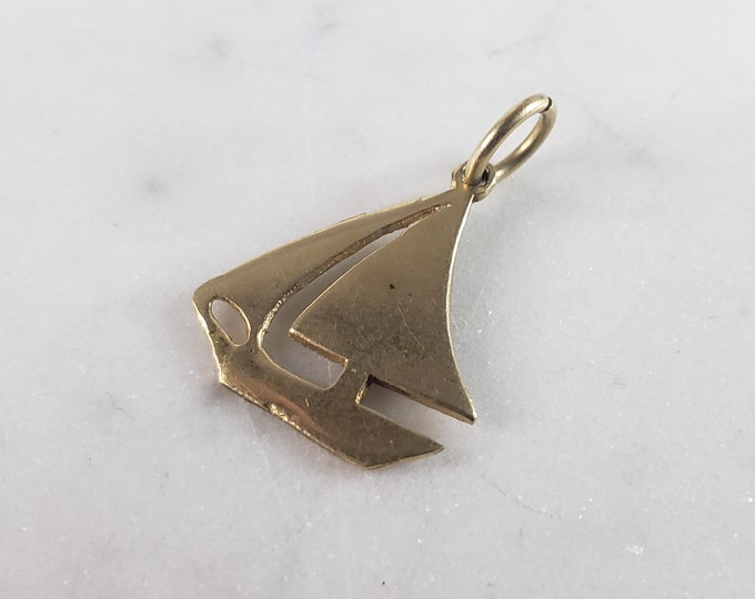 Womens Vintage Estate 14K Gold Sailboat Charm Pendant, 1.4g E2902