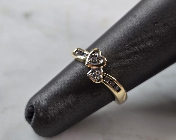 Womens Vintage Estate 10K Gold Diamond Heart Ring 2.3g E5746